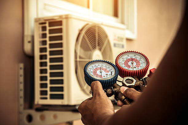 Professional Hvac technician working in Elmwood, IL